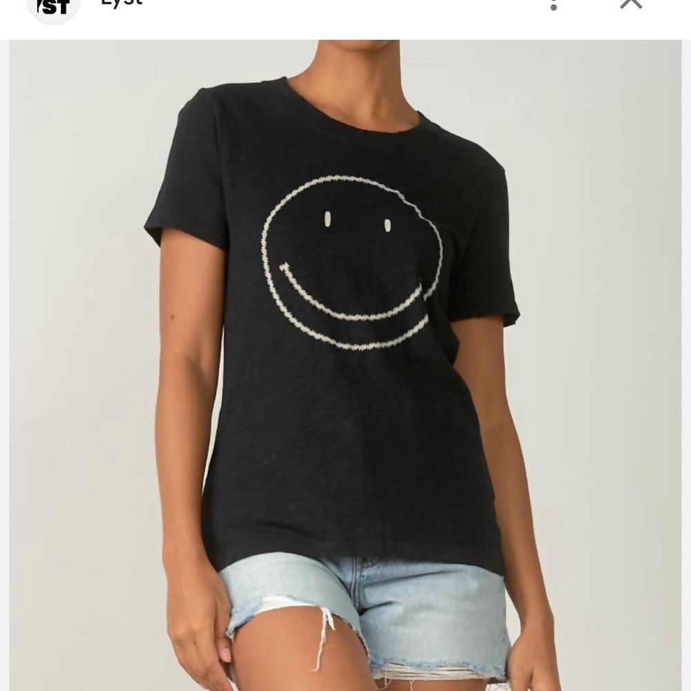 Elan smiley face tee